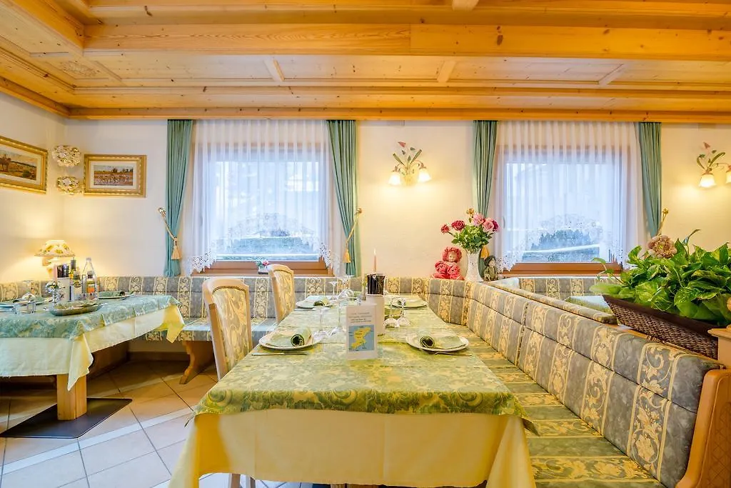 Albergo Genzianella Rocca Pietore 3*,  Italia